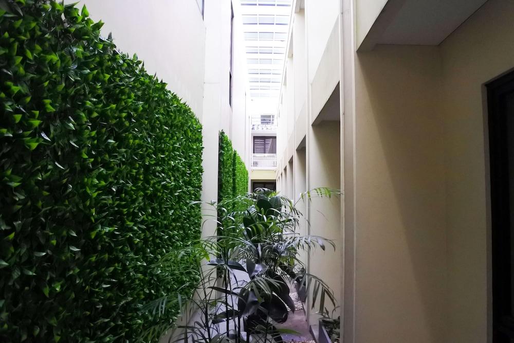Sofyan Hotel Soepomo Jakarta Exterior photo