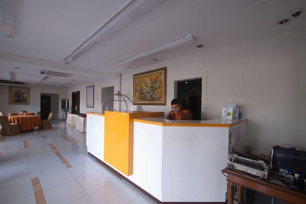 Sofyan Hotel Soepomo Jakarta Exterior photo