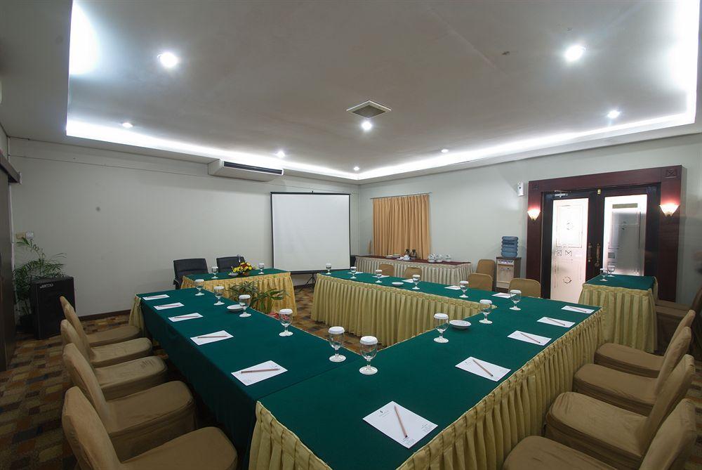 Sofyan Hotel Soepomo Jakarta Exterior photo