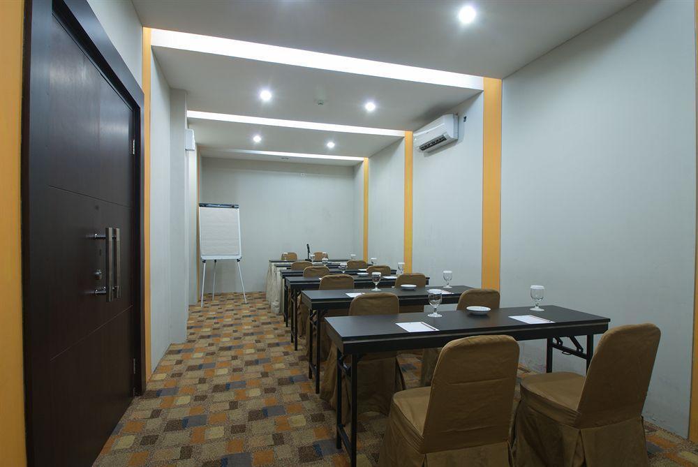 Sofyan Hotel Soepomo Jakarta Exterior photo