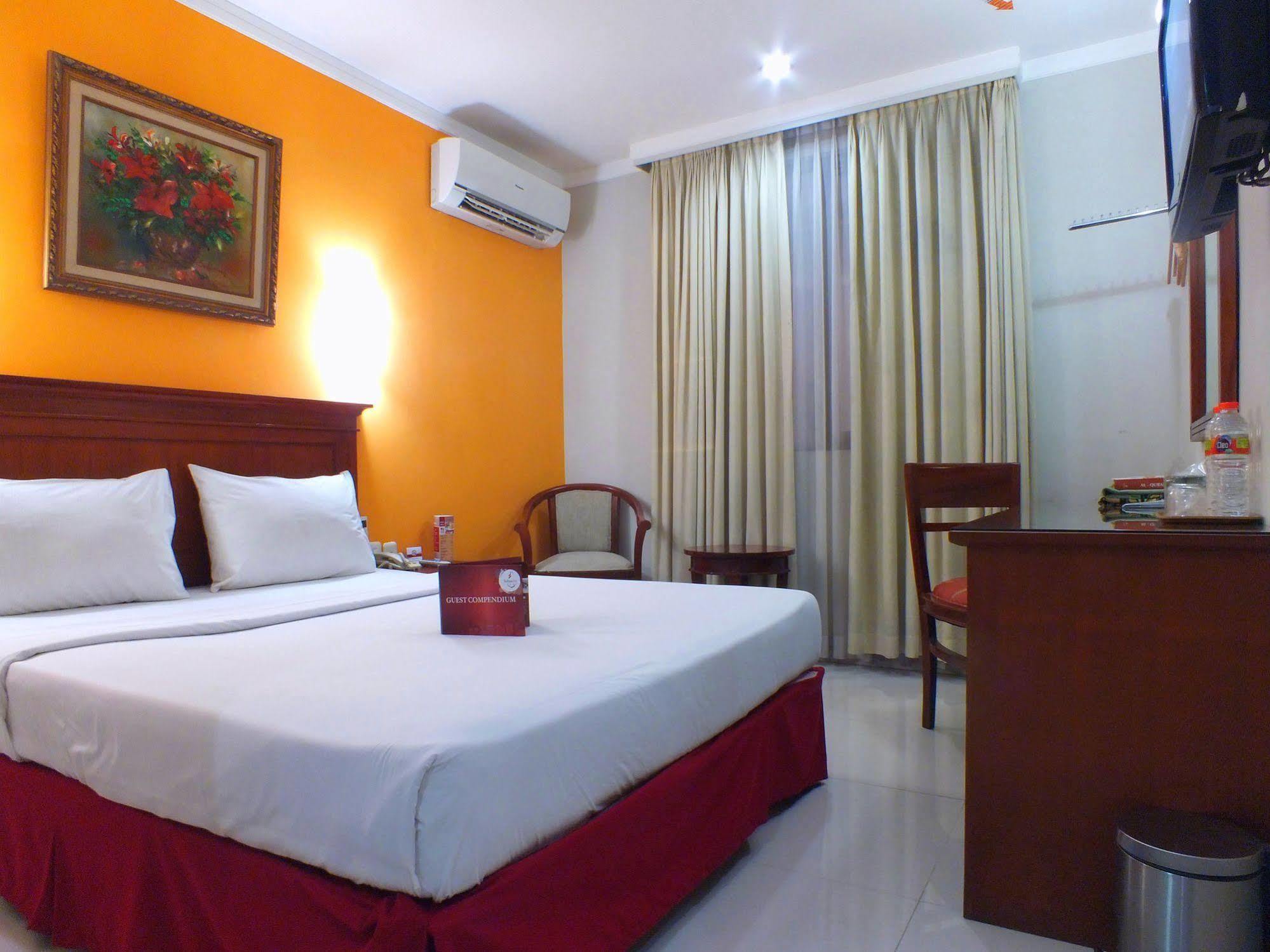 Sofyan Hotel Soepomo Jakarta Exterior photo