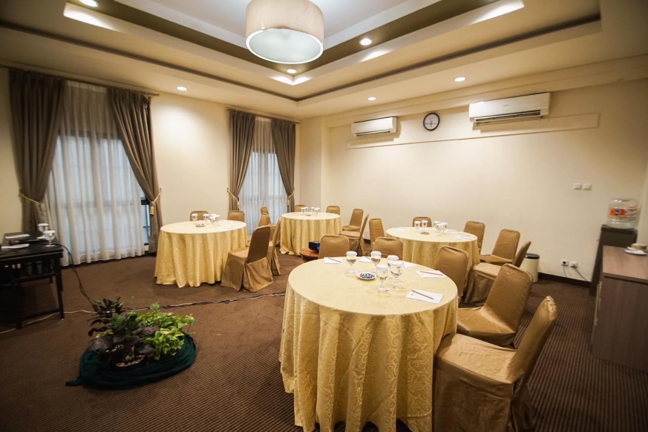 Sofyan Hotel Soepomo Jakarta Exterior photo