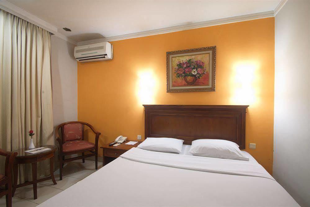 Sofyan Hotel Soepomo Jakarta Exterior photo