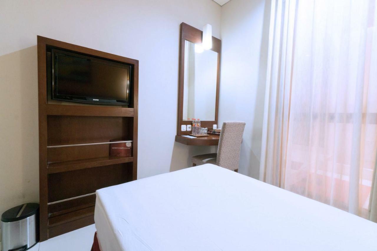 Sofyan Hotel Soepomo Jakarta Exterior photo