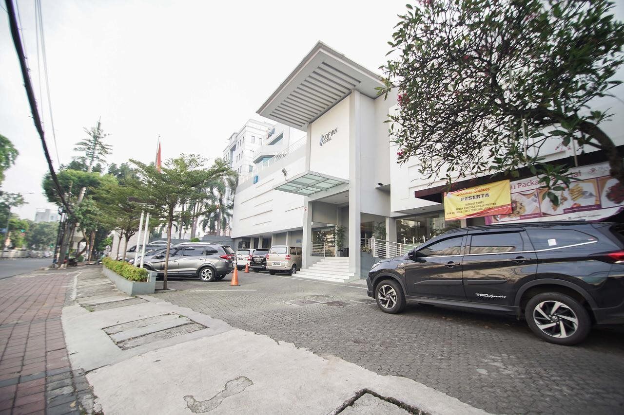 Sofyan Hotel Soepomo Jakarta Exterior photo